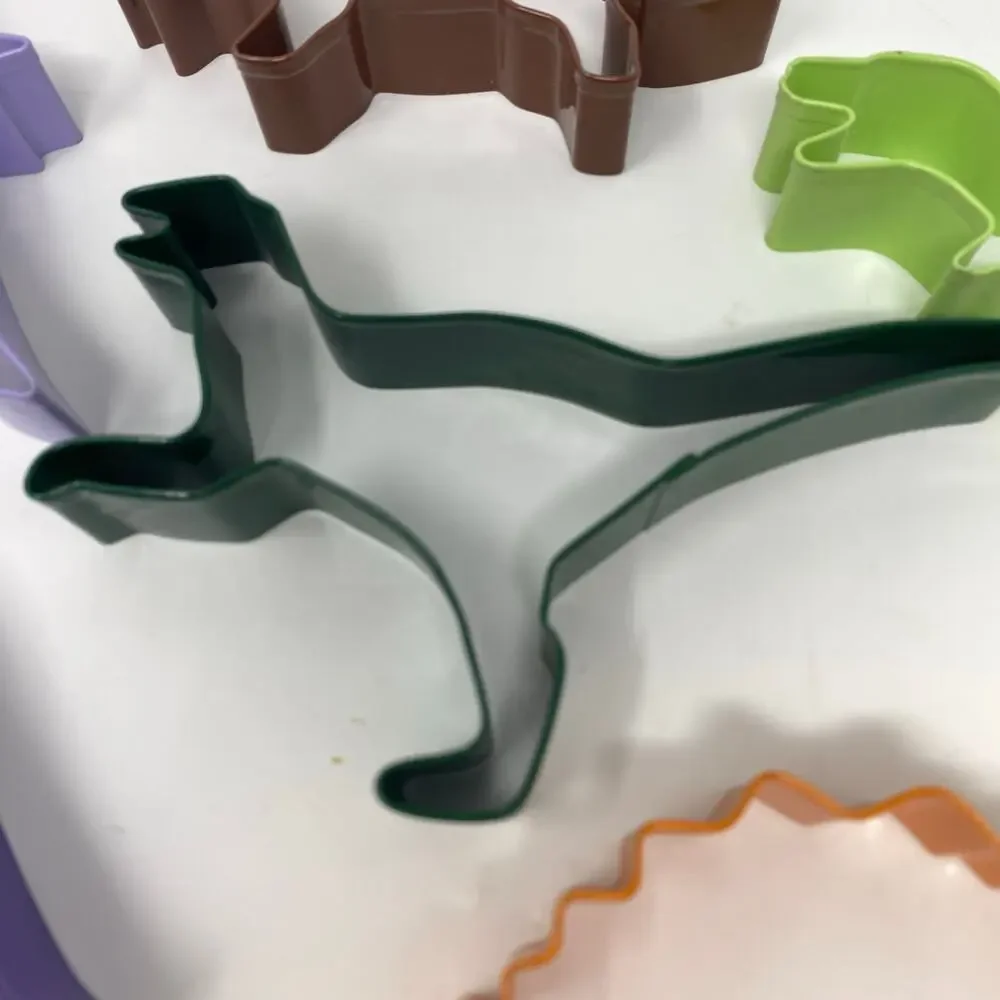 Dinosaur cookie cutters Brontosaurus Velociraptor T-Rex Stegosaurus Triceratops